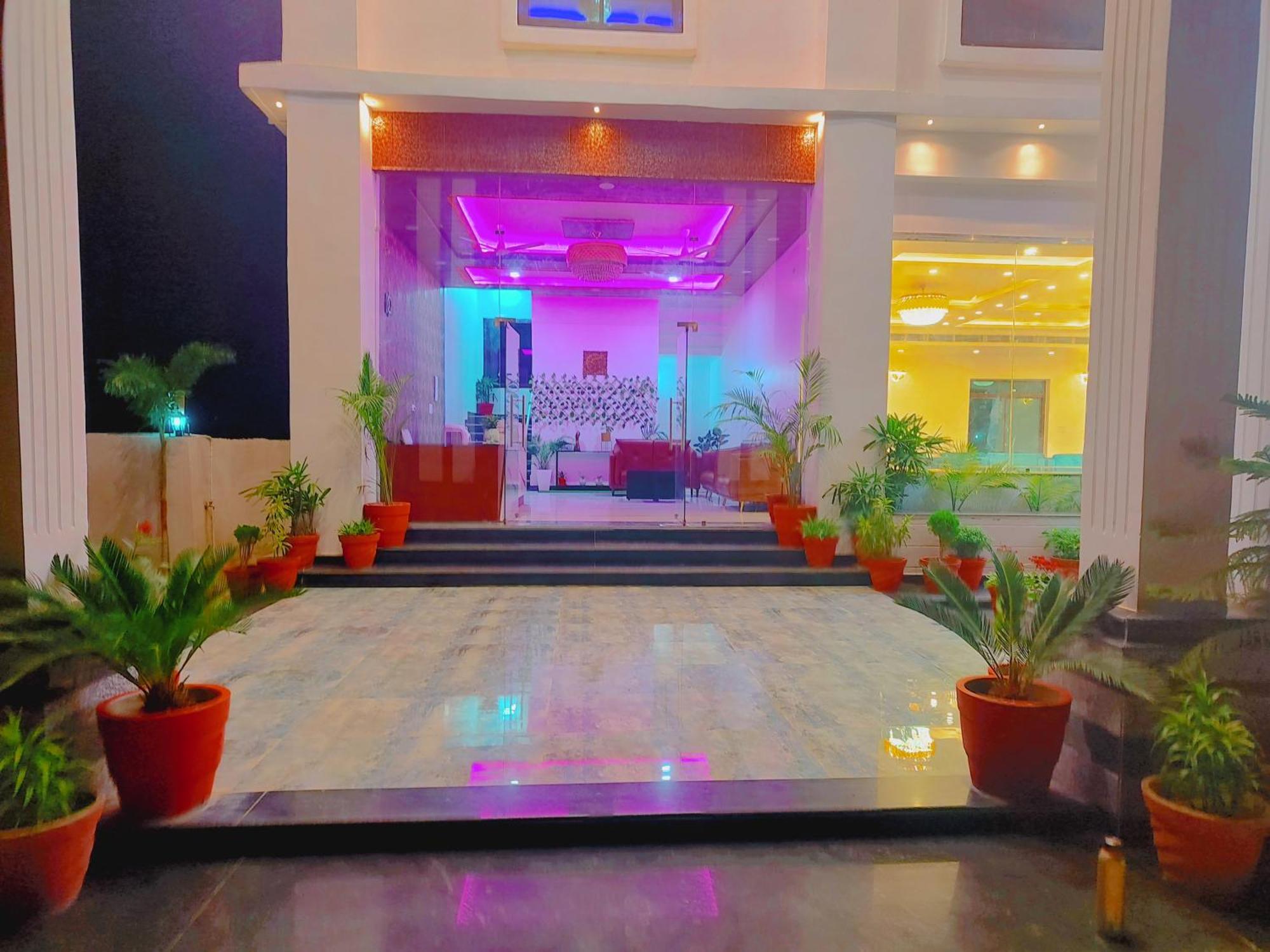 Awadh Samrat Resort Ayodhya Exterior foto
