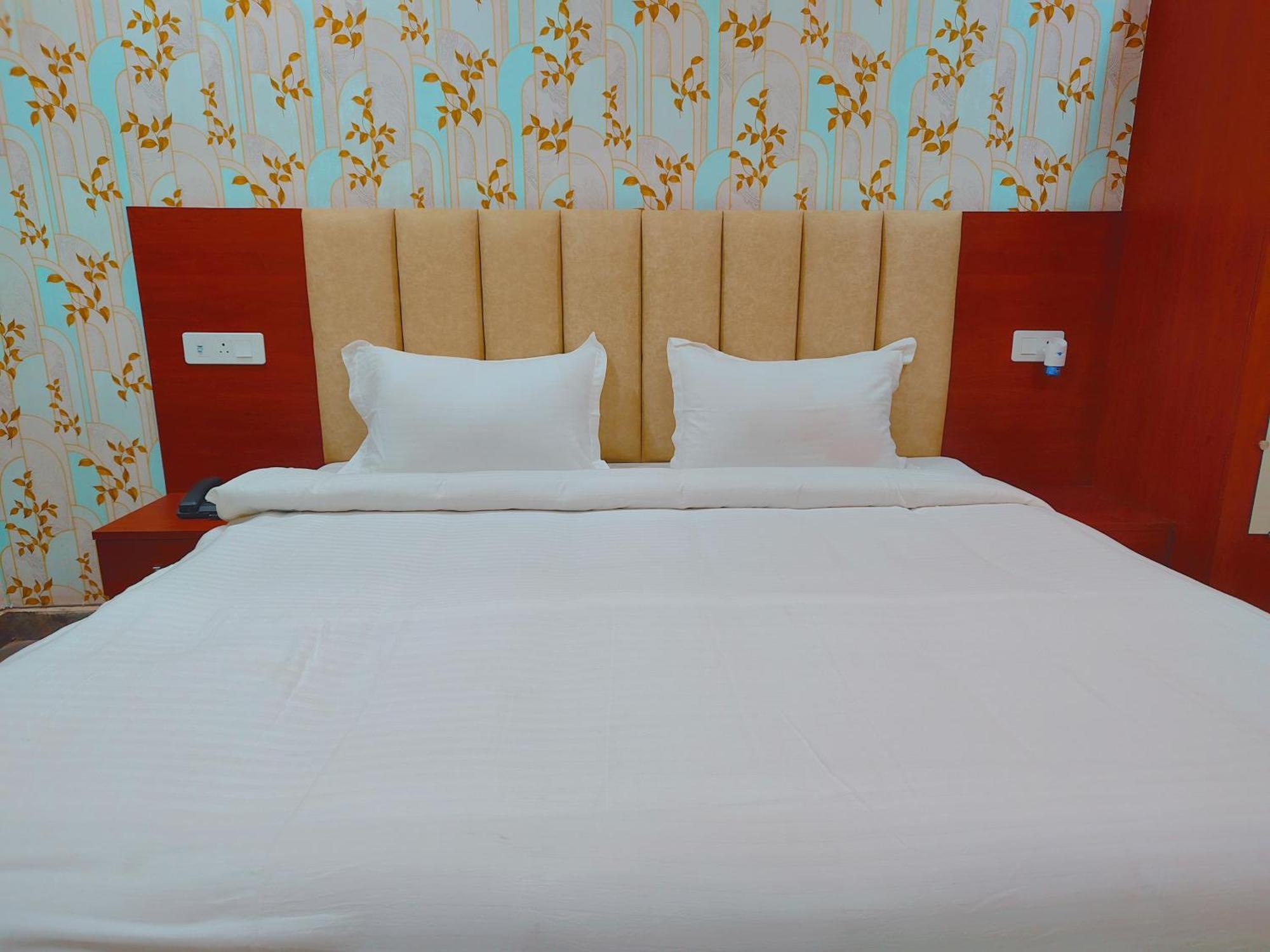 Awadh Samrat Resort Ayodhya Exterior foto