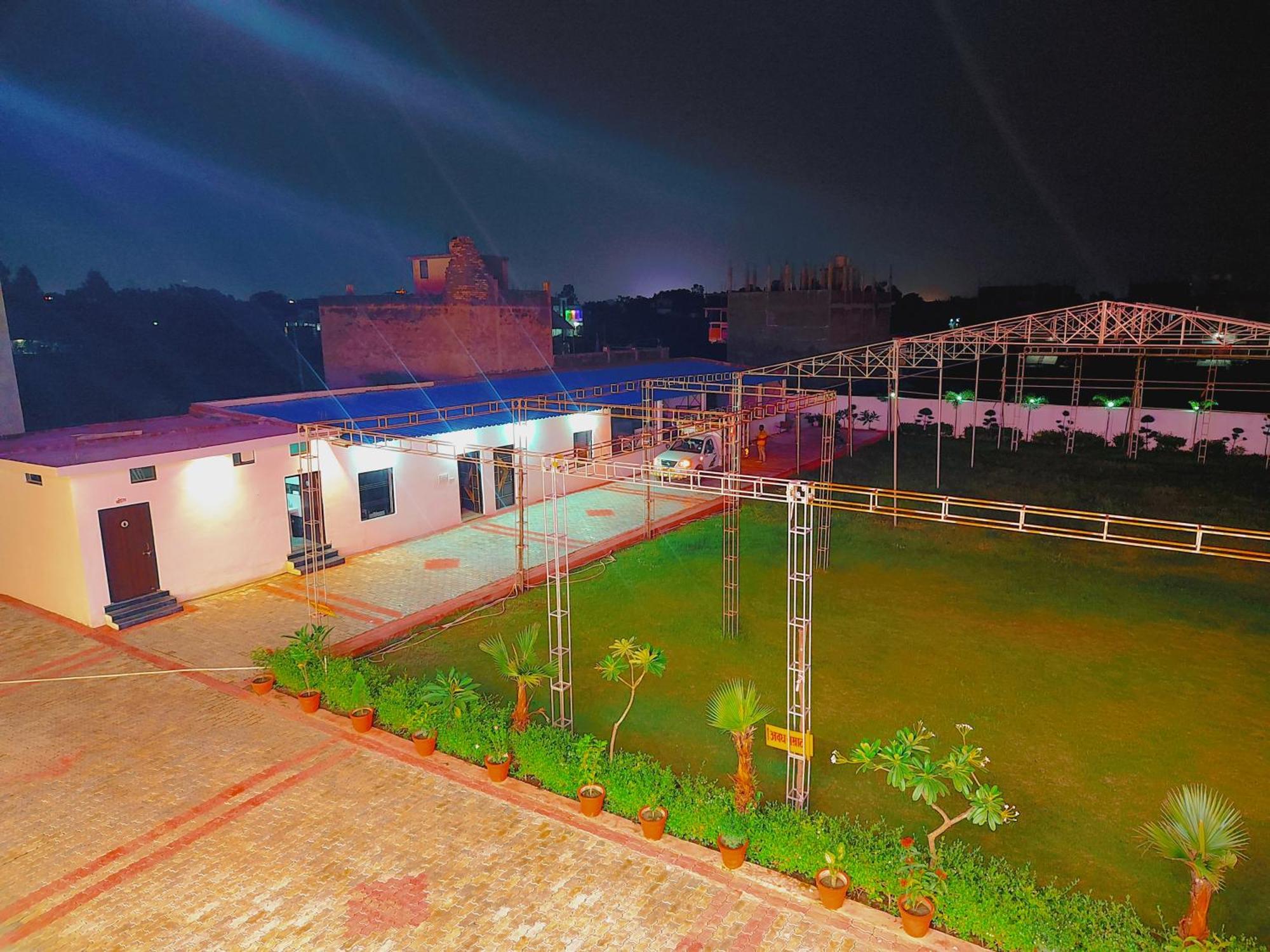Awadh Samrat Resort Ayodhya Exterior foto