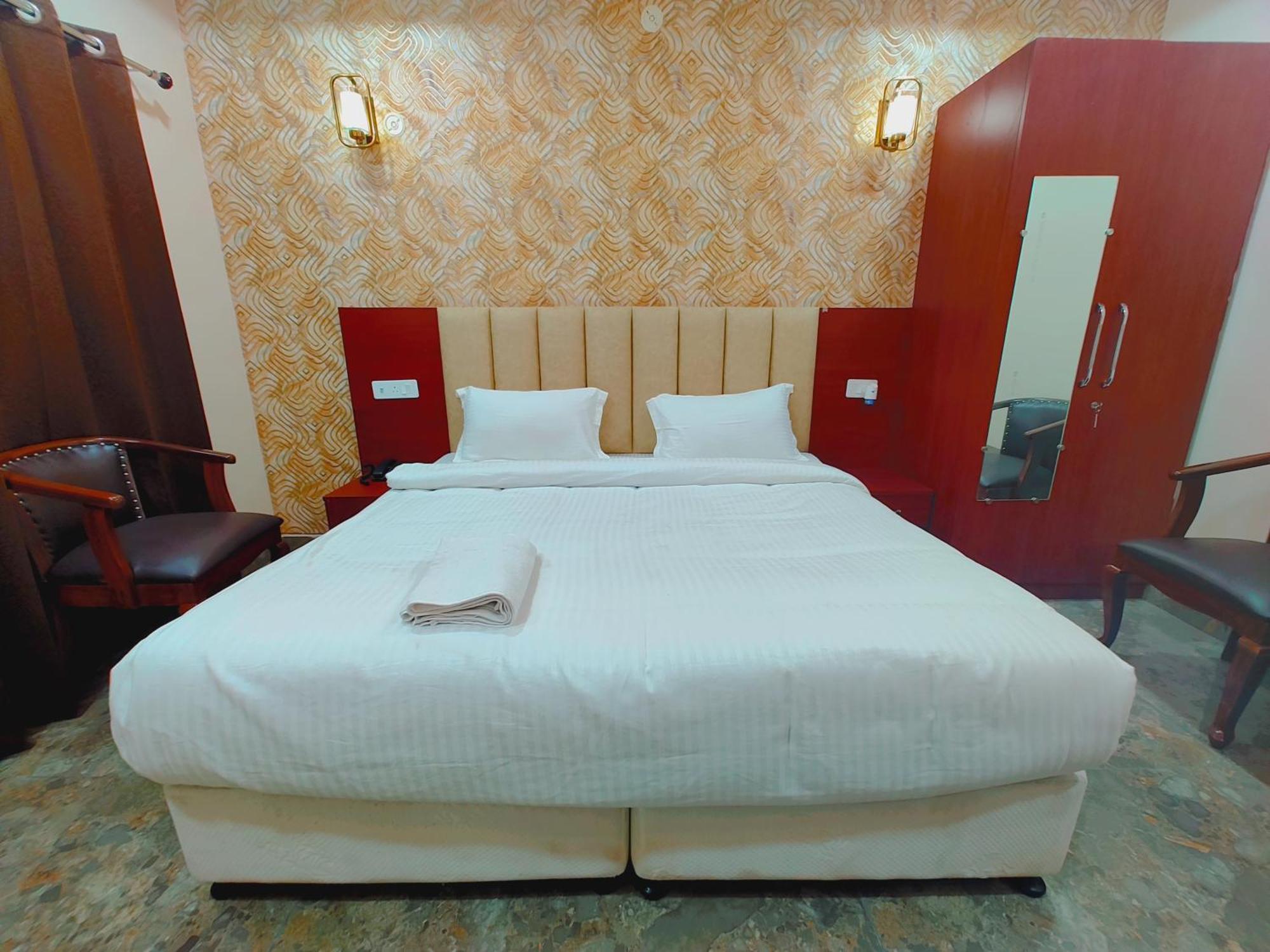 Awadh Samrat Resort Ayodhya Exterior foto