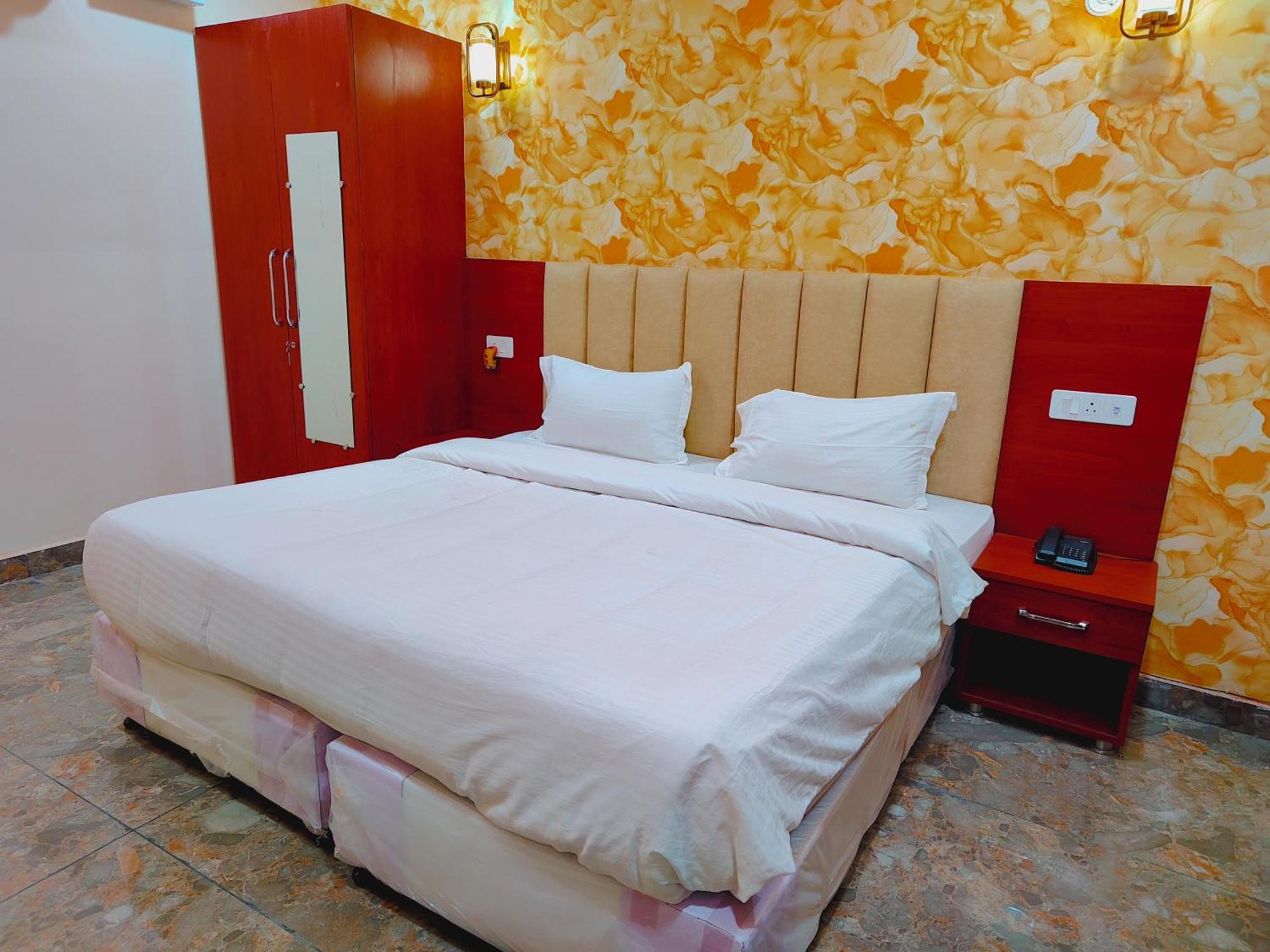Awadh Samrat Resort Ayodhya Exterior foto