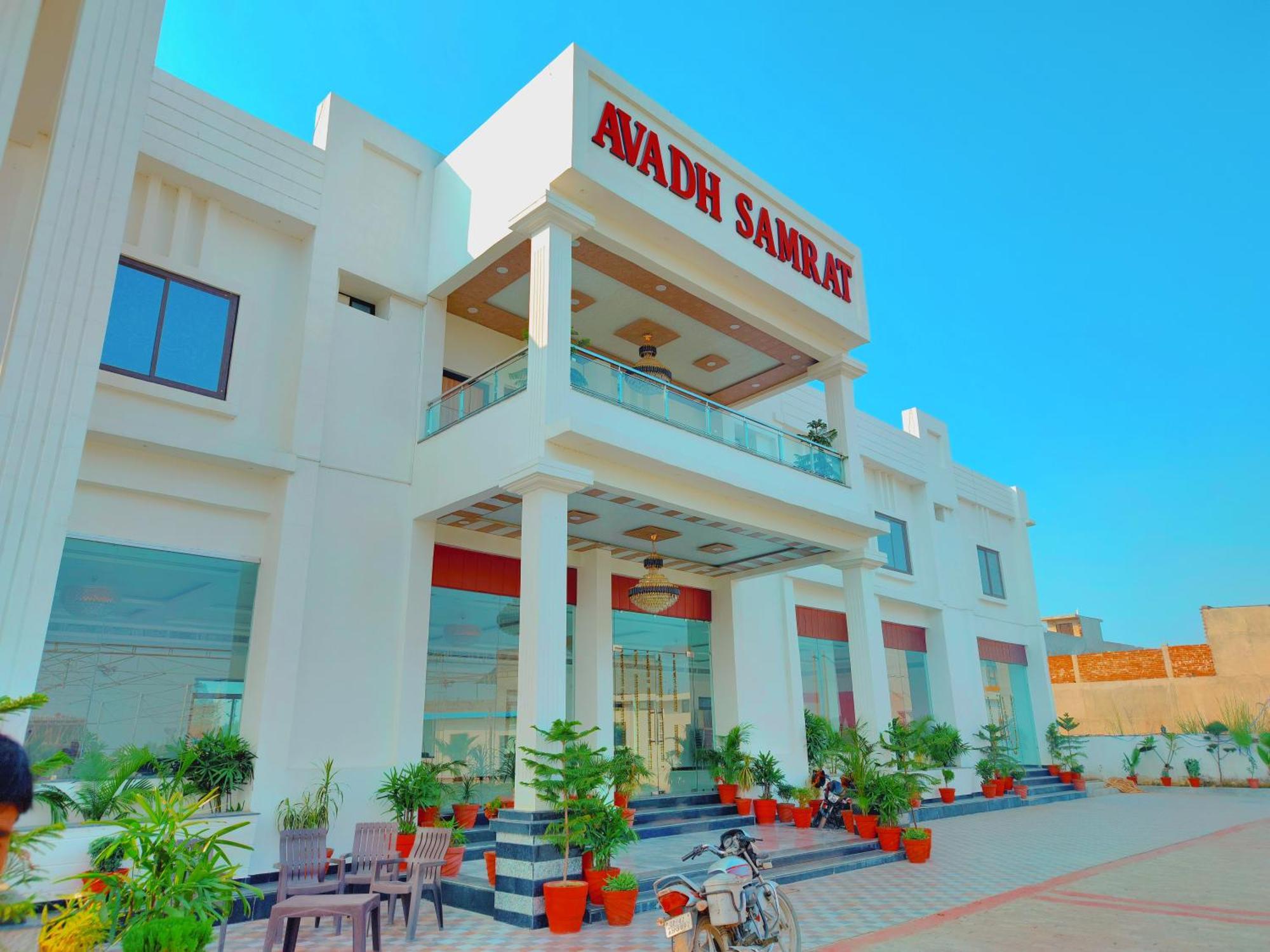 Awadh Samrat Resort Ayodhya Exterior foto