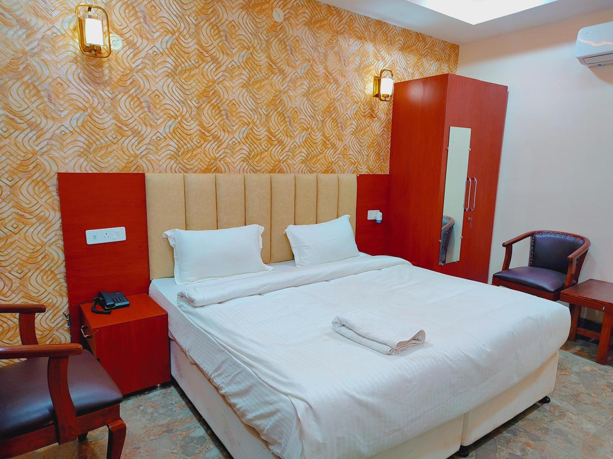Awadh Samrat Resort Ayodhya Exterior foto