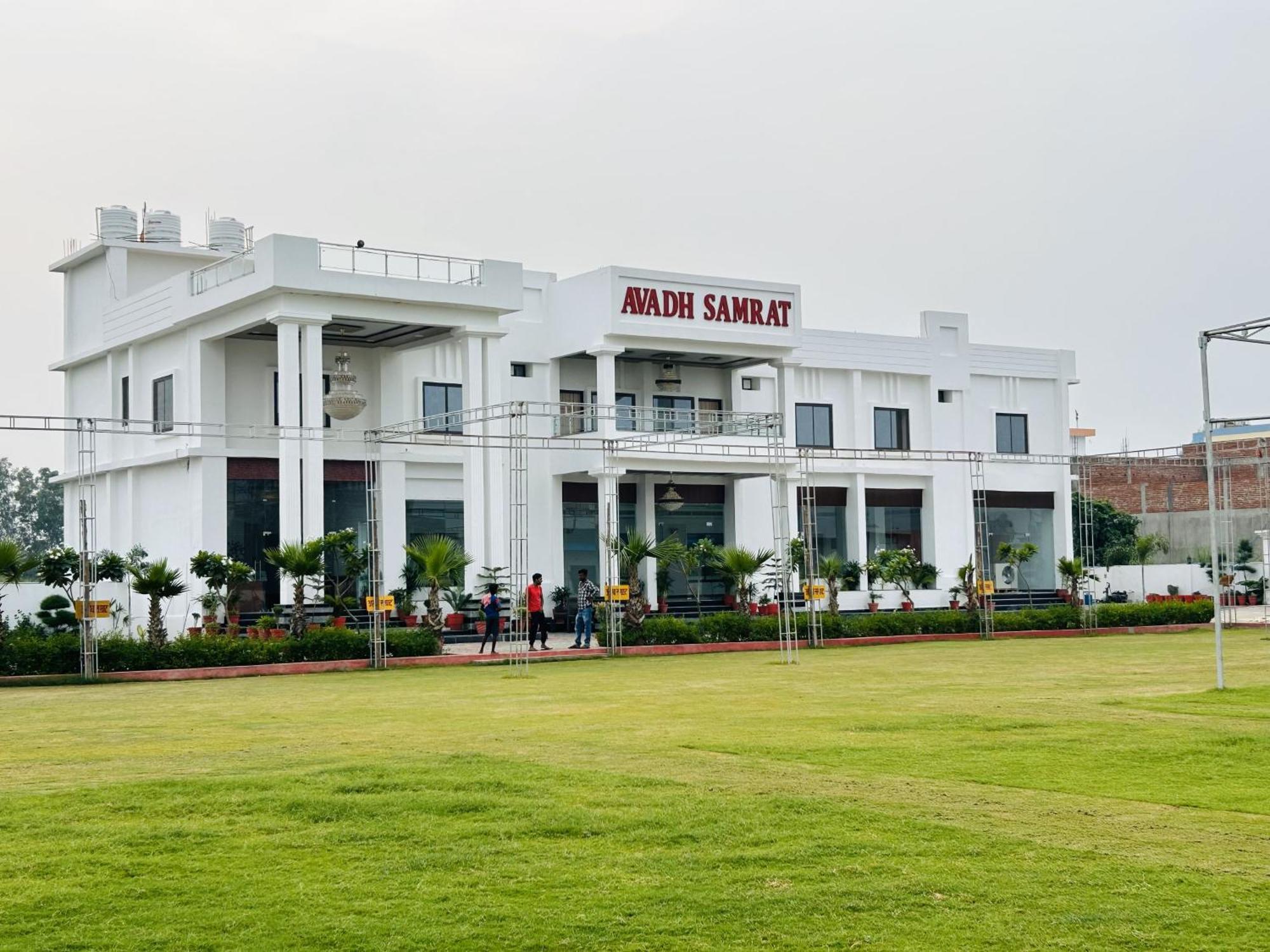 Awadh Samrat Resort Ayodhya Exterior foto