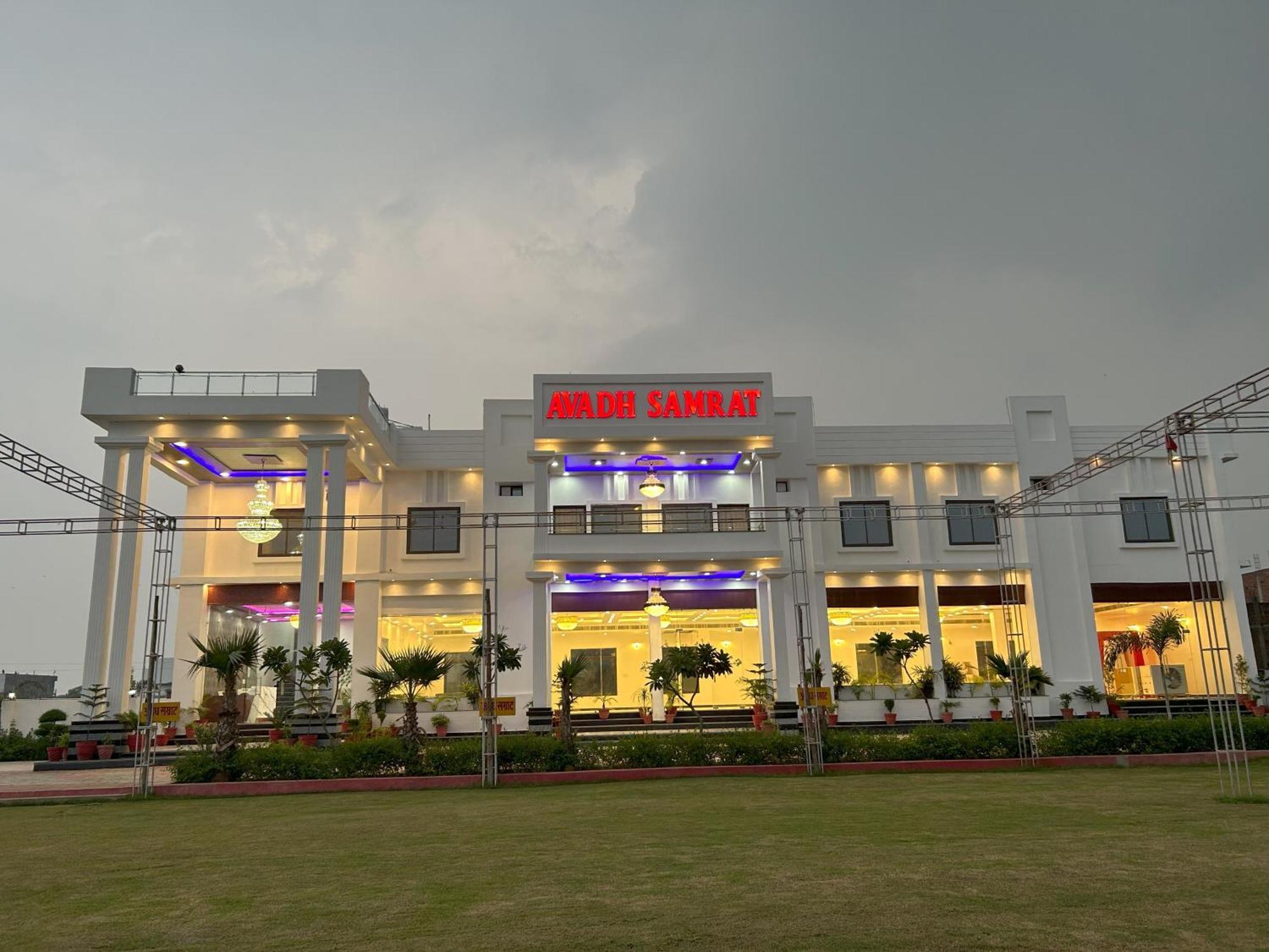 Awadh Samrat Resort Ayodhya Exterior foto