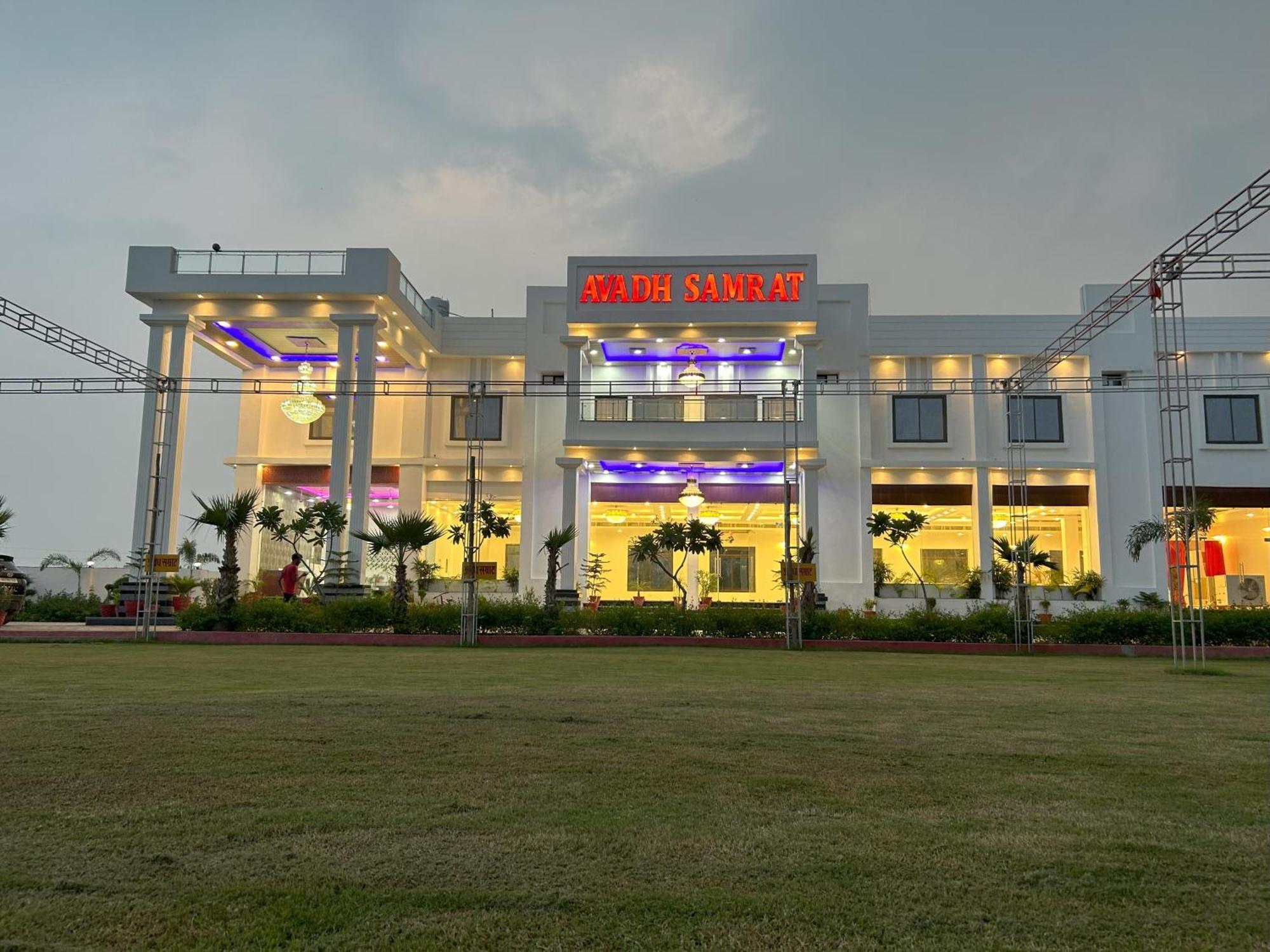 Awadh Samrat Resort Ayodhya Exterior foto